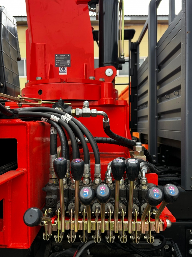 Бортовой МАЗ 6312С5 с тросовым КМУ KANGLIM 2057 