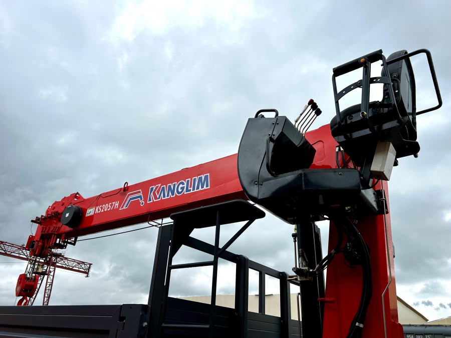 Бортовой МАЗ 6312С5 с тросовым КМУ KANGLIM 2057 